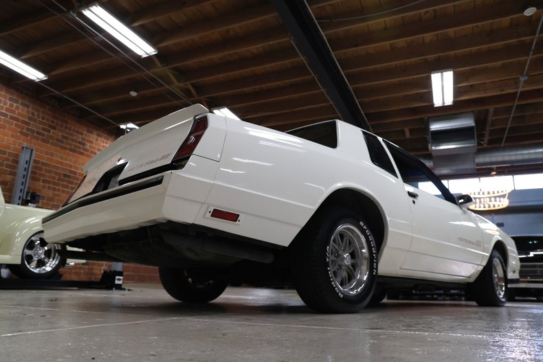 Chevrolet-Monte-carlo-1986-White-Burgundy-45