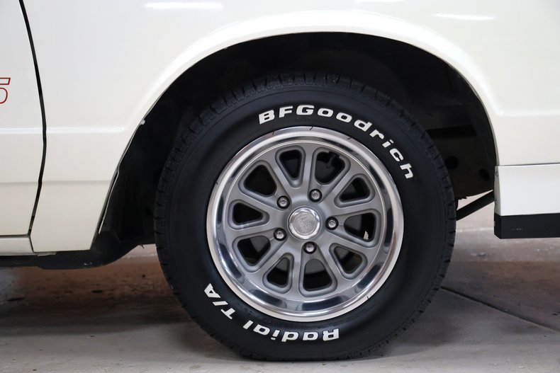 Chevrolet-Monte-carlo-1986-White-Burgundy-47