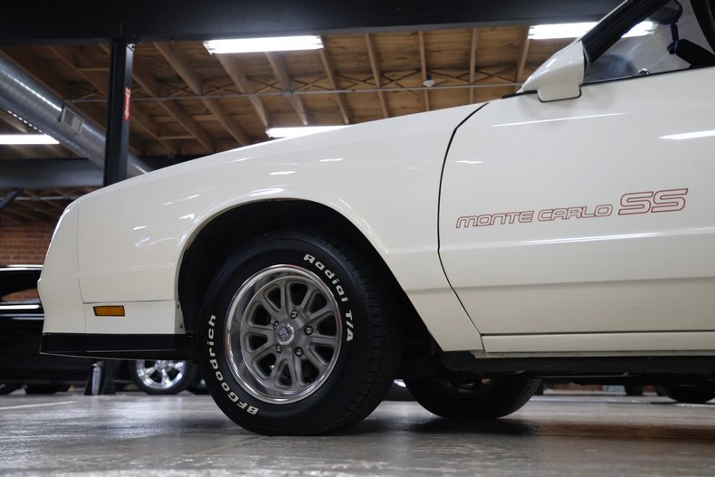 Chevrolet-Monte-carlo-1986-White-Burgundy-6