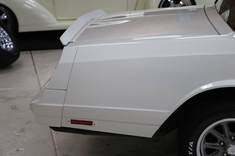Chevrolet-Monte-carlo-1986-White-Burgundy-7