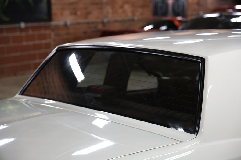 Chevrolet-Monte-carlo-1986-White-Burgundy-9