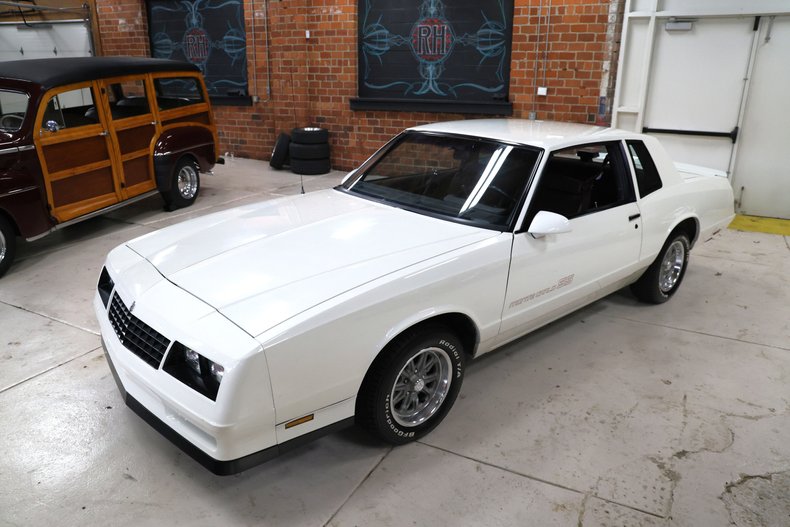 Chevrolet-Monte-carlo-1986-White-Burgundy