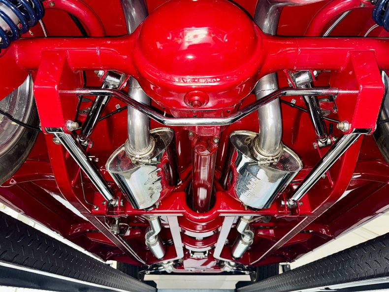 Chevrolet-Nomad-1957-Bright-Red-Brown-14