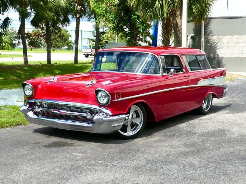 Chevrolet-Nomad-1957-Bright-Red-Brown-2