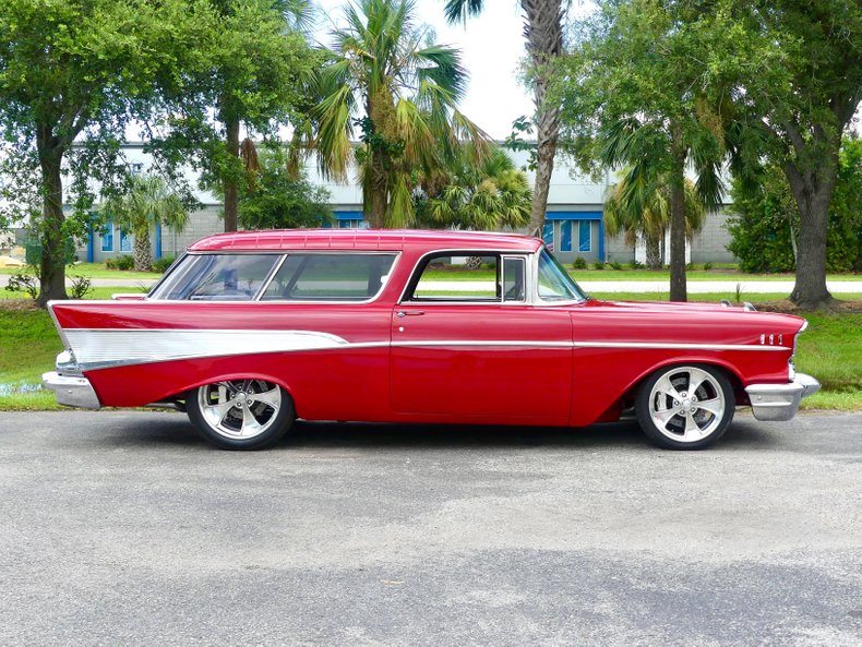 Chevrolet-Nomad-1957-Bright-Red-Brown-3