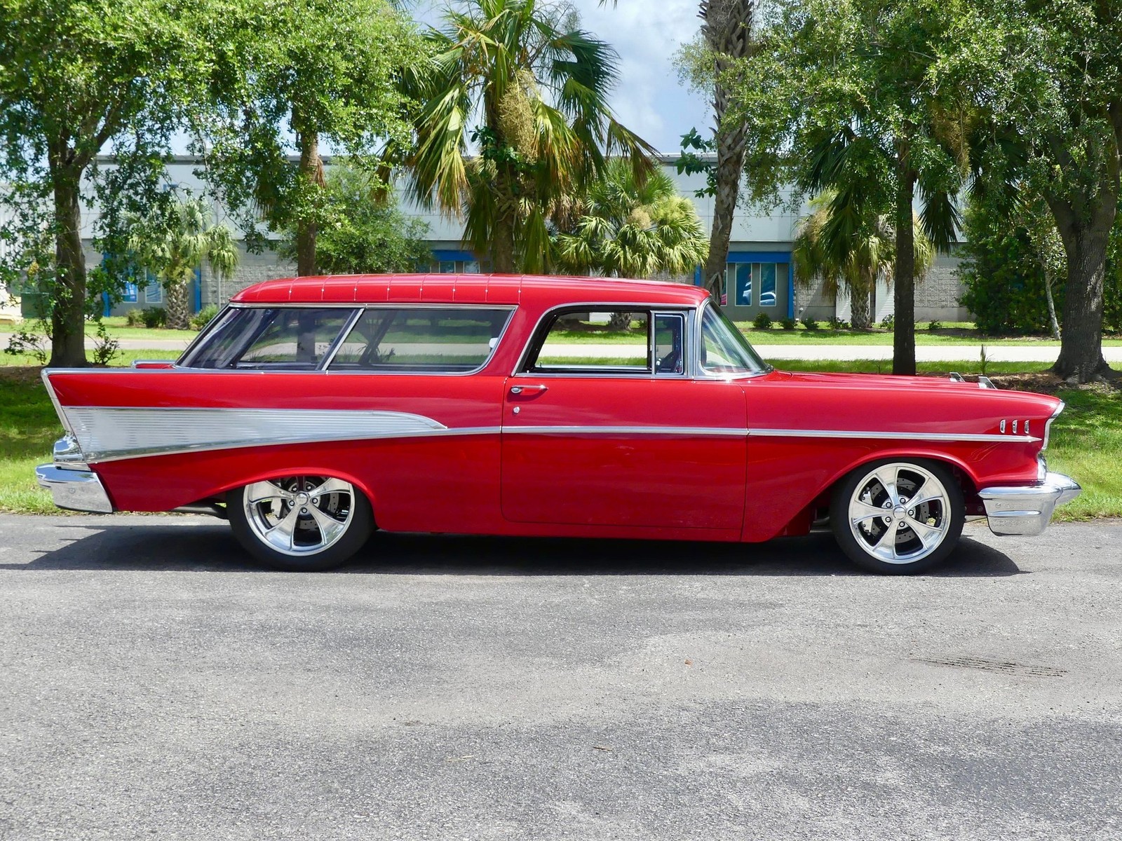 Chevrolet-Nomad-1957-Hatchback-2