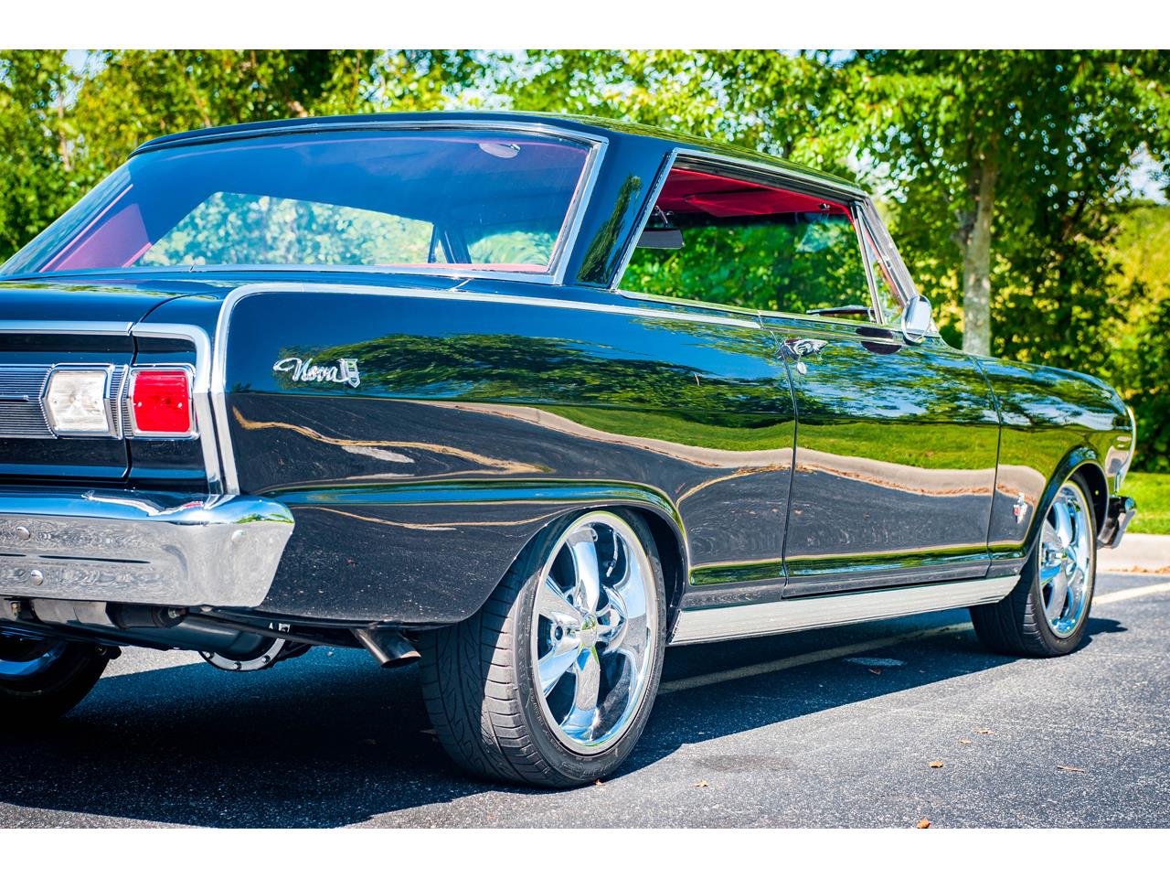 Chevrolet-Nova-1965-Metallic-Black-Red-4