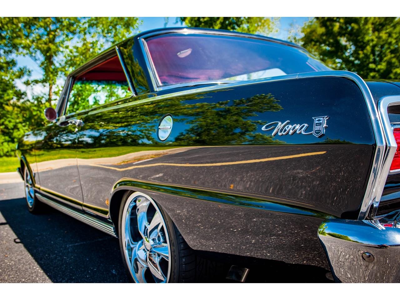 Chevrolet-Nova-1965-Metallic-Black-Red-8