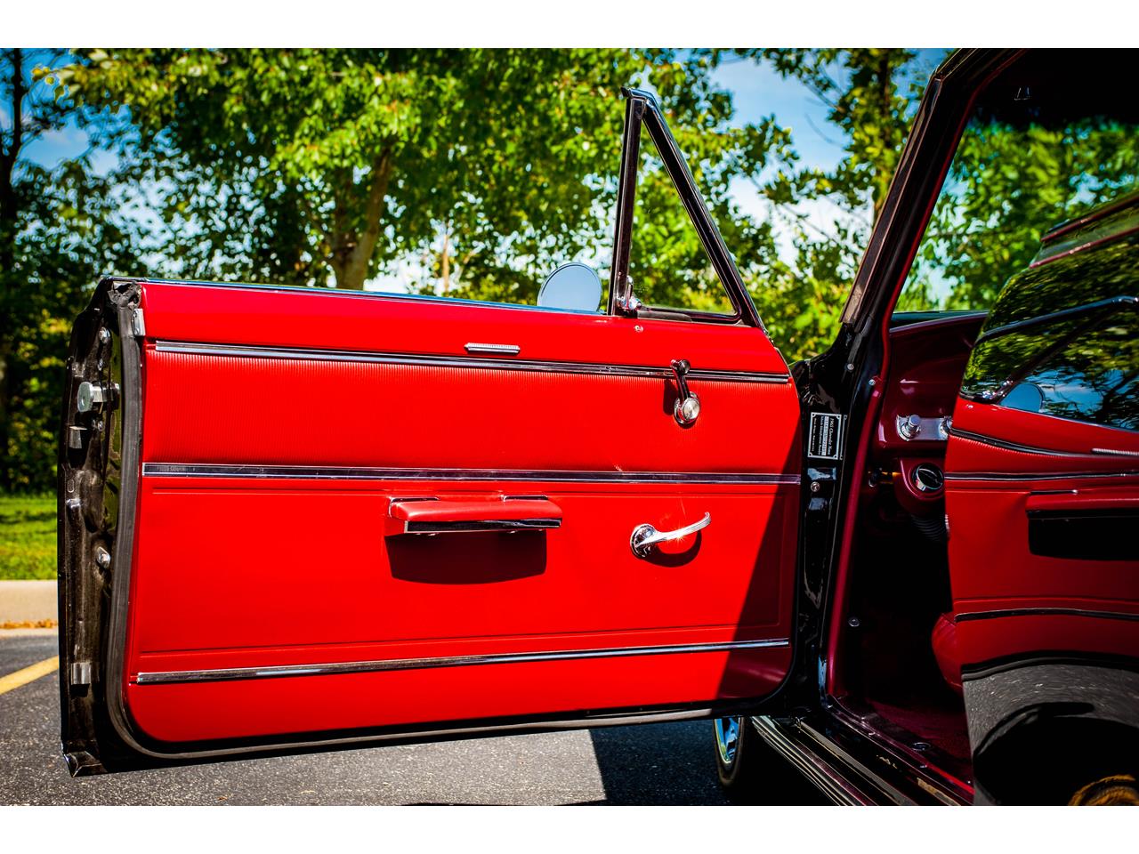 Chevrolet-Nova-1965-Metallic-Black-Red-9