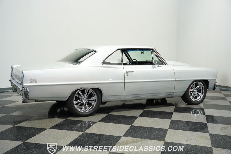 Chevrolet-Nova-1966-Silver-Black-10