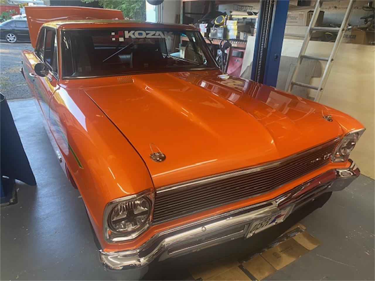 Chevrolet-Nova-1966-Tangelo-Pearl-Orange-Black-12