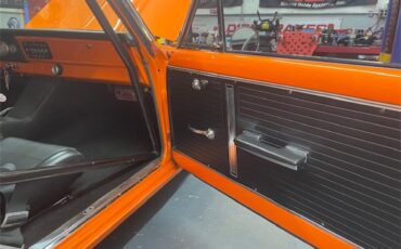 Chevrolet-Nova-1966-Tangelo-Pearl-Orange-Black-19