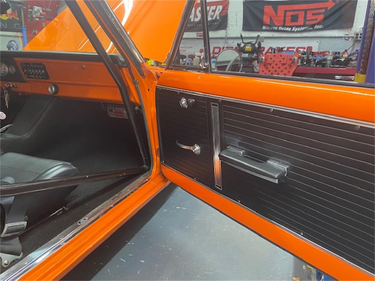 Chevrolet-Nova-1966-Tangelo-Pearl-Orange-Black-19