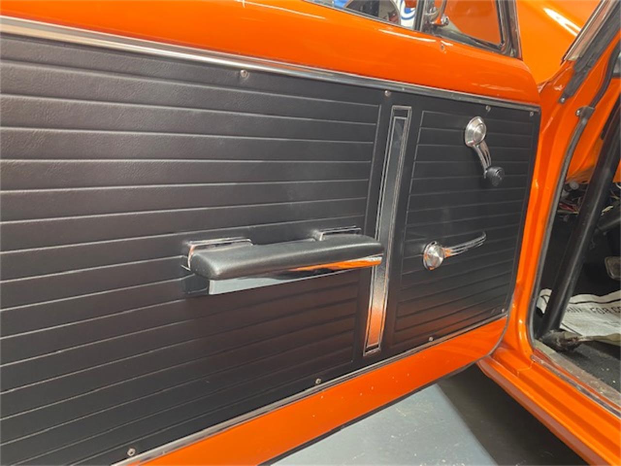Chevrolet-Nova-1966-Tangelo-Pearl-Orange-Black-20