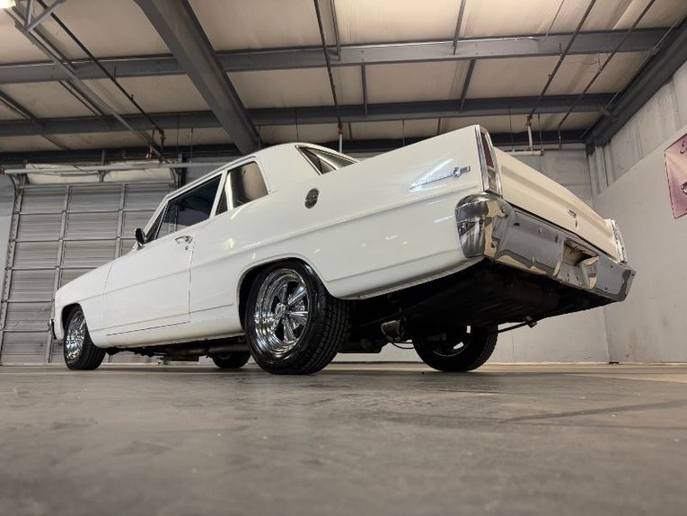 Chevrolet-Nova-1966-White-Blue-2