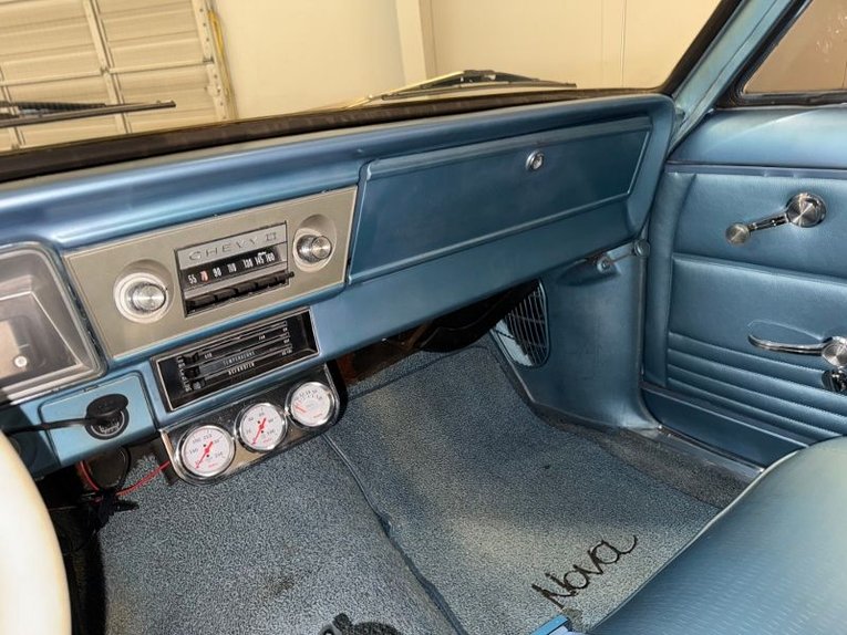 Chevrolet-Nova-1966-White-Blue-23