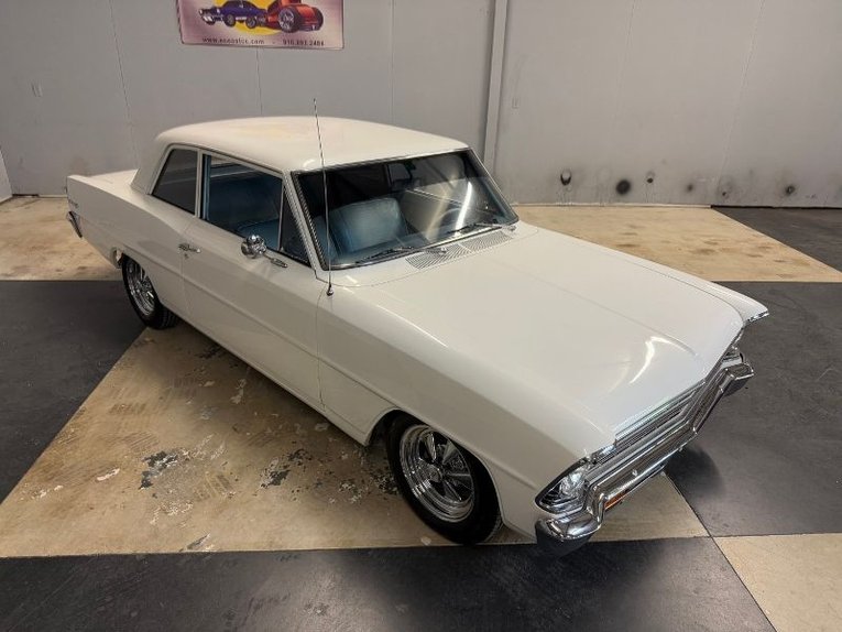 Chevrolet-Nova-1966-White-Blue-37