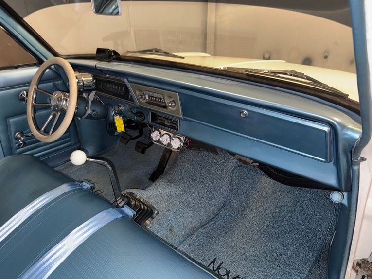 Chevrolet-Nova-1966-White-Blue-47