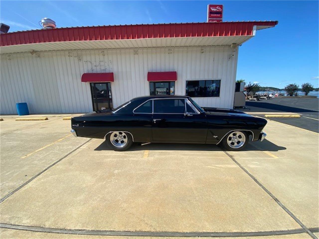 Chevrolet-Nova-1967-Black-Buckskin-2