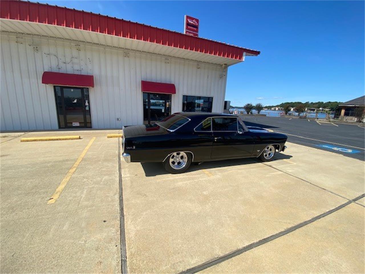 Chevrolet-Nova-1967-Black-Buckskin-24