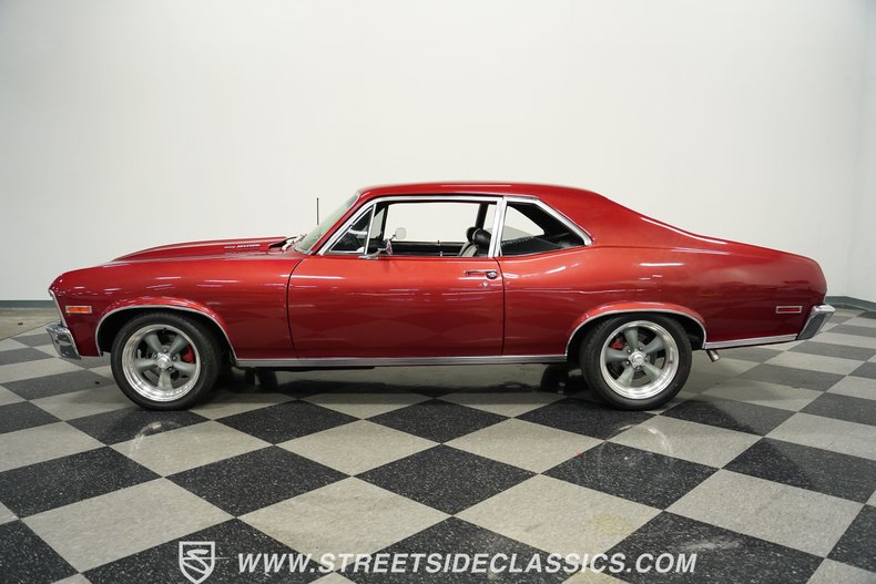 Chevrolet-Nova-1972-Maroon-Black-1