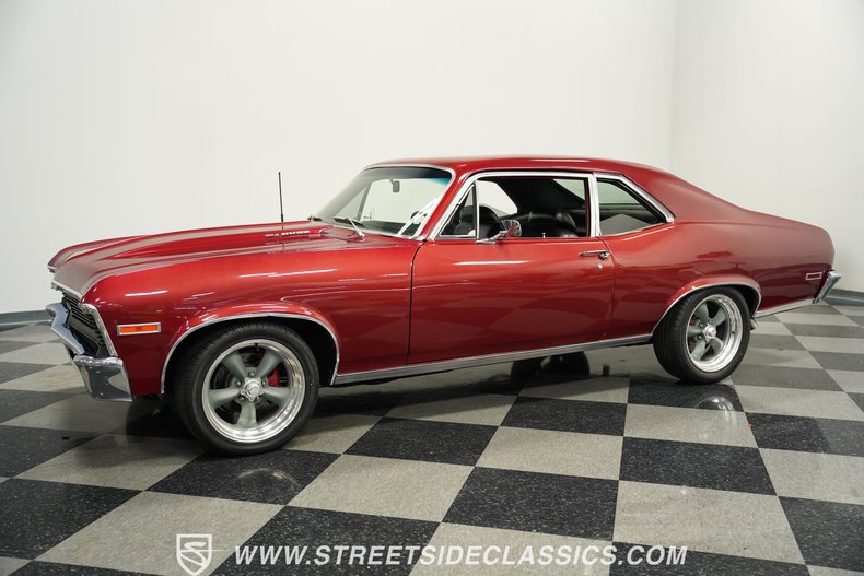 Chevrolet-Nova-1972-Maroon-Black-10