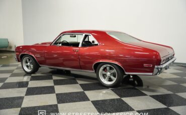 Chevrolet-Nova-1972-Maroon-Black-12