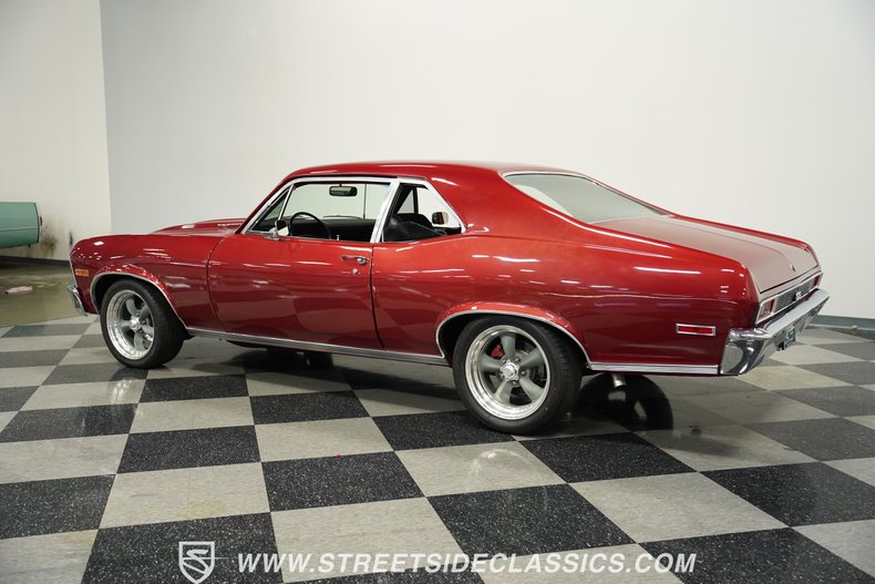 Chevrolet-Nova-1972-Maroon-Black-12