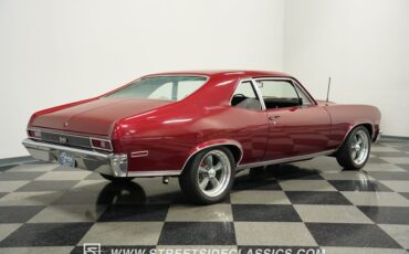 Chevrolet-Nova-1972-Maroon-Black-16