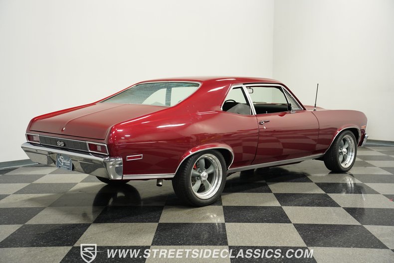Chevrolet-Nova-1972-Maroon-Black-16