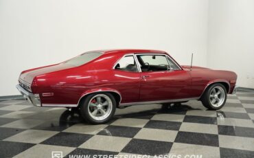 Chevrolet-Nova-1972-Maroon-Black-17