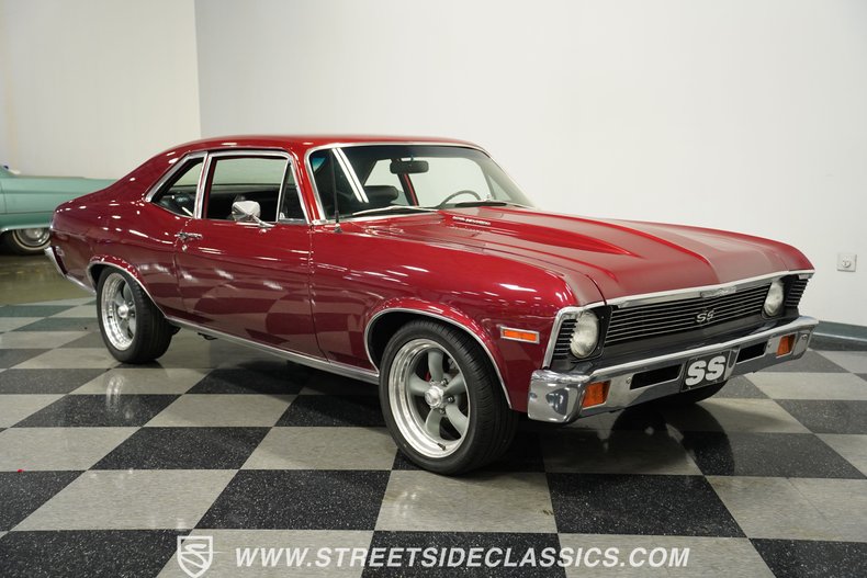 Chevrolet-Nova-1972-Maroon-Black-20