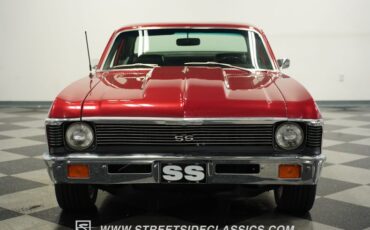 Chevrolet-Nova-1972-Maroon-Black-21