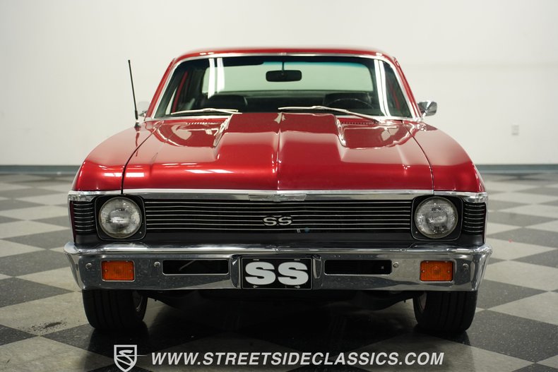 Chevrolet-Nova-1972-Maroon-Black-21
