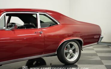 Chevrolet-Nova-1972-Maroon-Black-23
