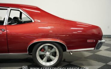 Chevrolet-Nova-1972-Maroon-Black-25