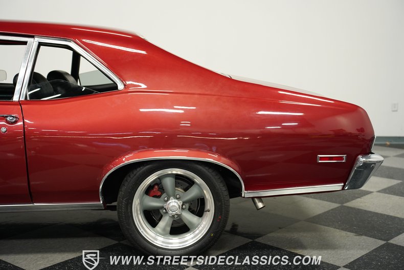 Chevrolet-Nova-1972-Maroon-Black-25