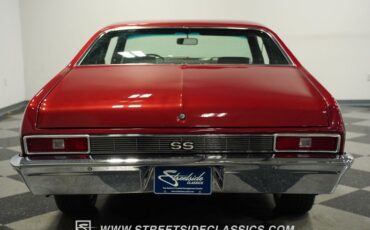 Chevrolet-Nova-1972-Maroon-Black-26