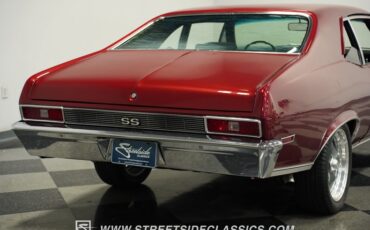 Chevrolet-Nova-1972-Maroon-Black-27
