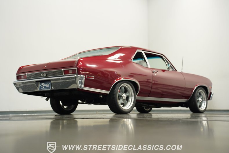 Chevrolet-Nova-1972-Maroon-Black-28