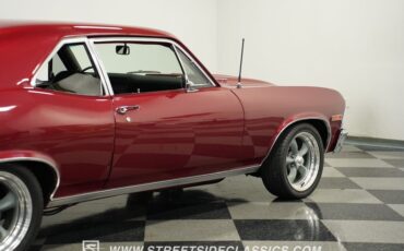 Chevrolet-Nova-1972-Maroon-Black-29