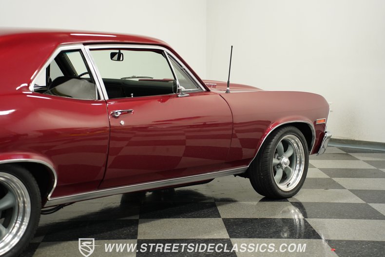 Chevrolet-Nova-1972-Maroon-Black-29