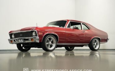 Chevrolet-Nova-1972-Maroon-Black-3
