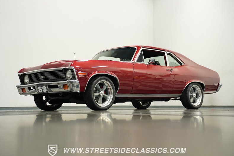 Chevrolet-Nova-1972-Maroon-Black-3