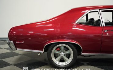 Chevrolet-Nova-1972-Maroon-Black-30