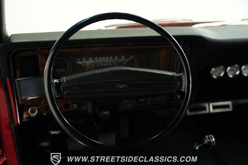 Chevrolet-Nova-1972-Maroon-Black-38