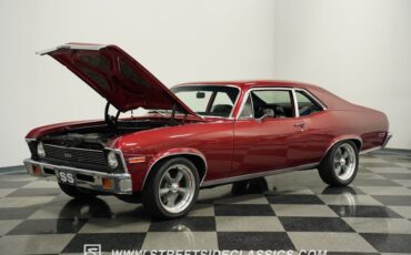 Chevrolet-Nova-1972-Maroon-Black-4