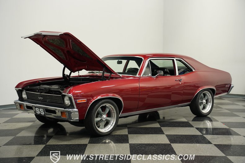 Chevrolet-Nova-1972-Maroon-Black-4