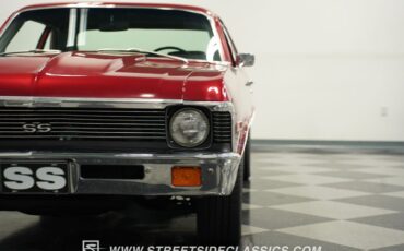 Chevrolet-Nova-1972-Maroon-Black-7