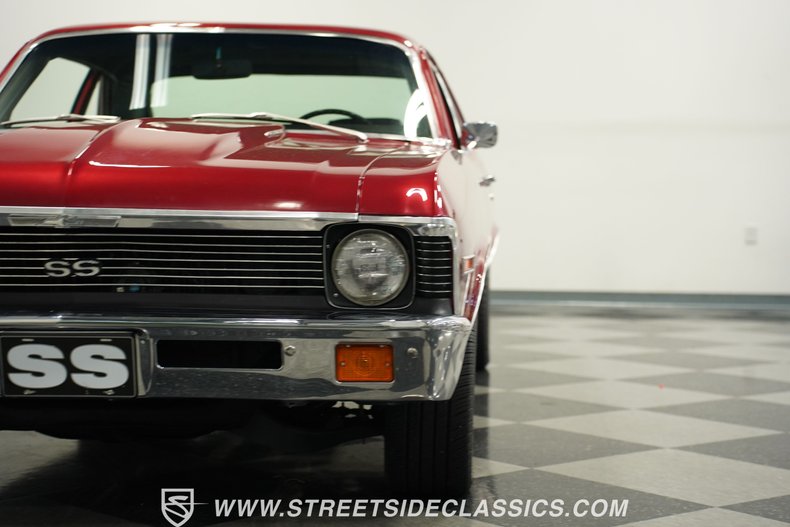 Chevrolet-Nova-1972-Maroon-Black-7